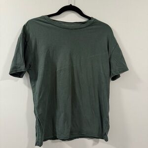 Aritzia’s TNA T-Shirt in Forest Green Size Small